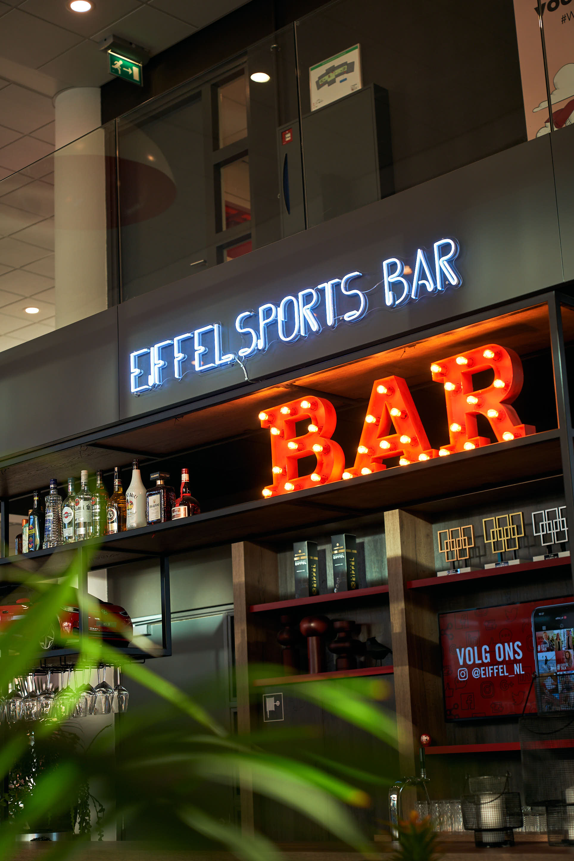 eiffel sports bar neon projecten